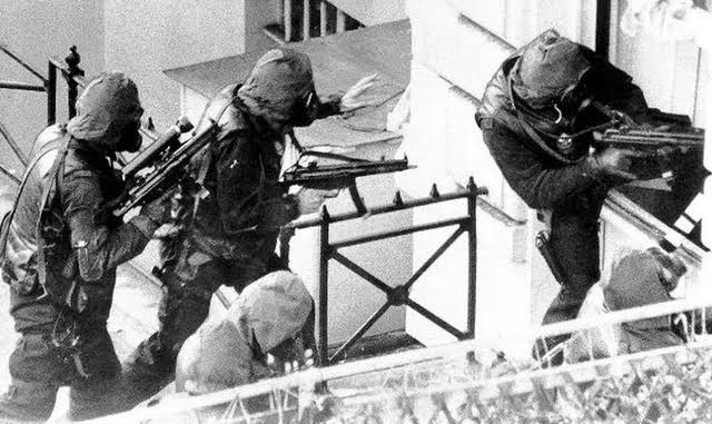 Historic MP5 optics mounting example for context